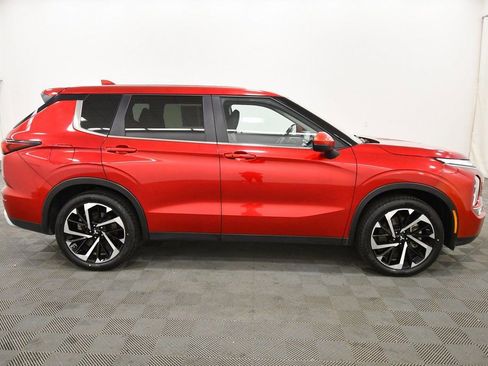 Used 2024 Mitsubishi Outlander SE image 9