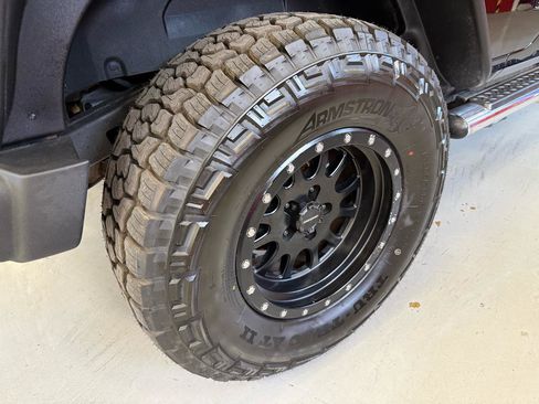 Used 2015 Jeep Wrangler Unlimited Sahara w/ Dual Top Group AWD/4WD image 8