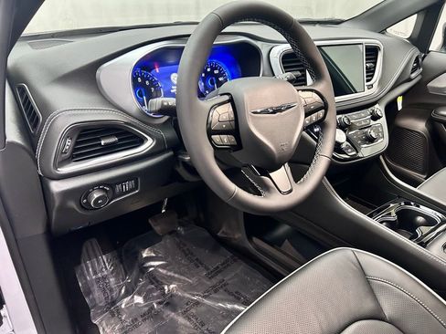 New 2026 Chrysler Pacifica Limited w/ S Appearance Package image 12