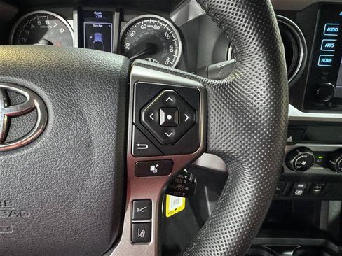 Used 2018 Toyota Tacoma SR5 RWD image 16