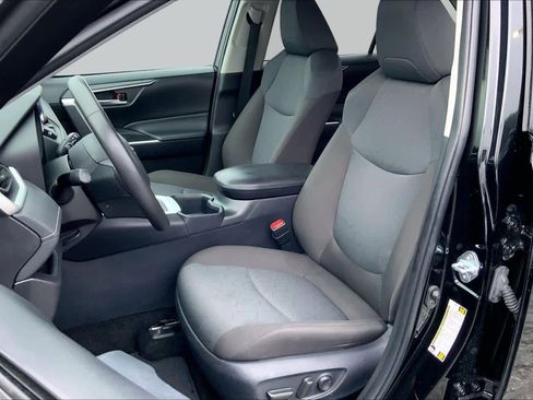 Used 2025 Toyota RAV4 XLE w/ Weather Package AWD/4WD image 8