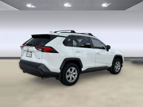 Used 2020 Toyota RAV4 LE FWD image 9