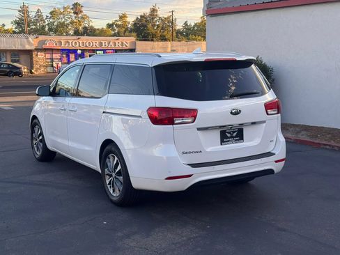 Used 2018 Kia Sedona SX FWD image 4