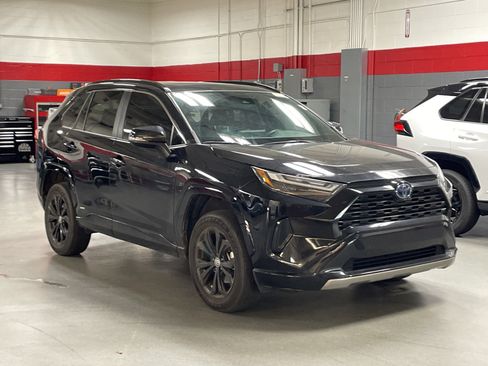 Used 2023 Toyota RAV4 SE w/ Convenience Package AWD/4WD image 2