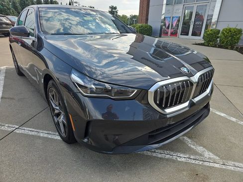 Used 2026 BMW 530i xDrive w/ Premium Package AWD/4WD image 3