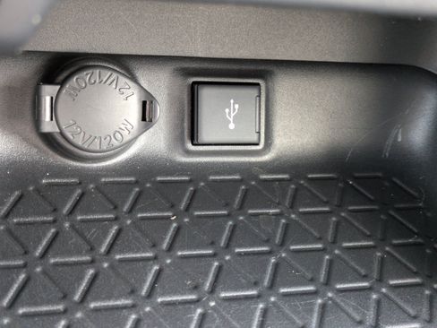 Used 2022 Toyota RAV4 XLE w/ Convenience Package FWD image 26