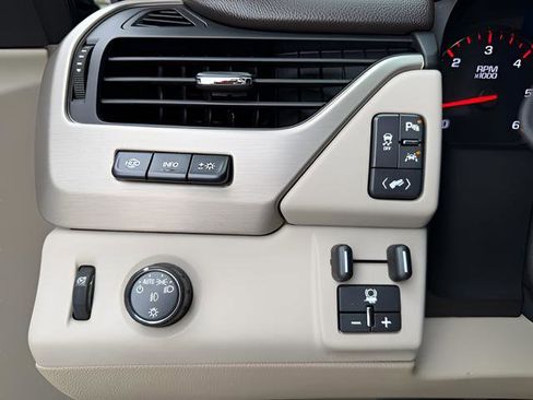 Used 2016 GMC Yukon Denali w/ Open Road Package image 28