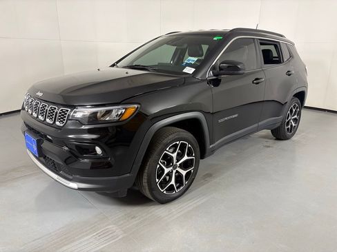 Used 2025 Jeep Compass Limited AWD/4WD image 4