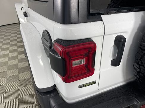 Used 2022 Jeep Wrangler Unlimited Rubicon w/ Steel Bumper Group AWD/4WD image 18