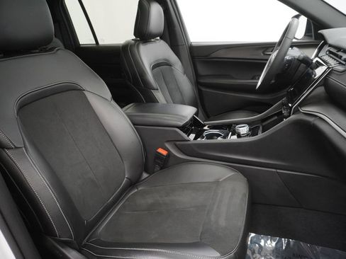 Used 2023 Jeep Grand Cherokee Altitude image 47