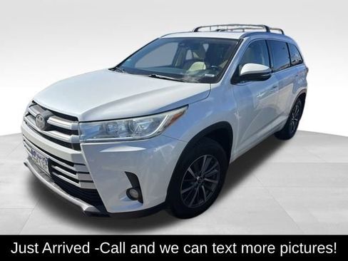 Used 2017 Toyota Highlander XLE image 1