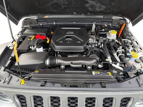 Used 2023 Jeep Wrangler Unlimited Sahara w/ Cold Weather Group image 17