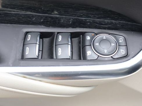 Used 2022 Cadillac XT4 Premium Luxury w/ Enhanced Visibility Package FWD image 14