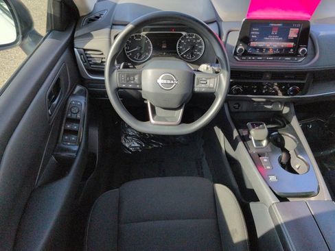 Used 2025 Nissan Rogue S image 15