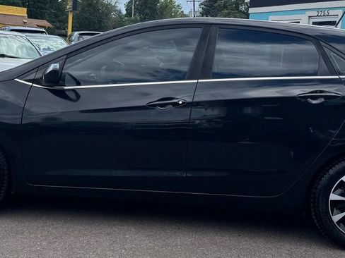 Used 2017 Hyundai Elantra GT FWD image 6