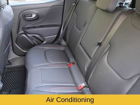 Used 2022 Jeep Renegade Trailhawk AWD/4WD image 17