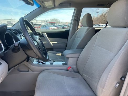 Used 2013 Toyota Highlander Plus image 2