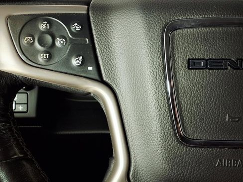 Used 2018 GMC Yukon Denali image 20