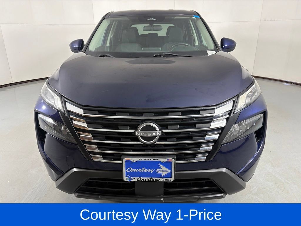 Used 2024 Nissan Rogue SV FWD image 4