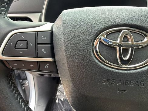 Used 2023 Toyota Highlander XLE AWD/4WD image 19