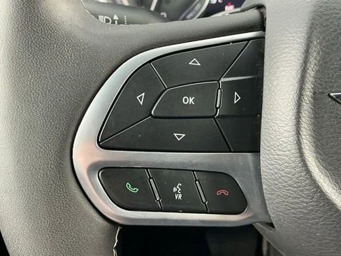 Used 2025 Chrysler Pacifica Select FWD image 32