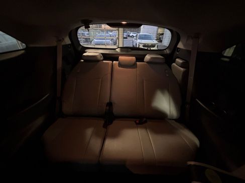 Used 2025 Toyota Sienna XLE image 32