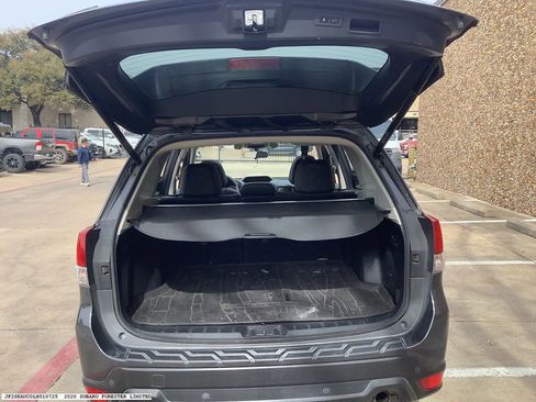Used 2020 Subaru Forester Limited image 15