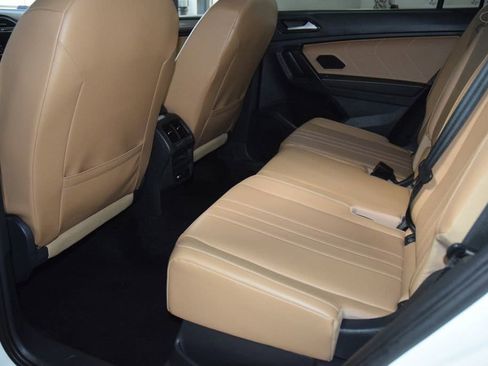 Used 2022 Volkswagen Tiguan SE AWD/4WD image 39