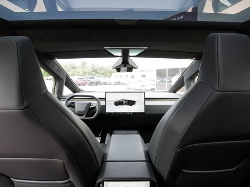 Used 2024 Tesla Cybertruck AWD Crew Cab image 34