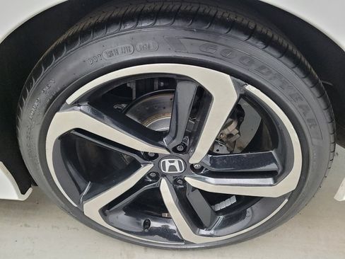 Used 2018 Honda Accord Sport image 31