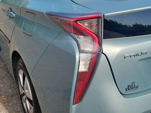 Used 2017 Toyota Prius Two w/ Prius Two Safety Plus Package FWD image 11