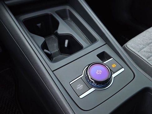 Certified 2025 Volkswagen Tiguan S FWD image 33