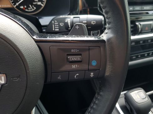 Used 2022 Nissan Pathfinder SV image 23