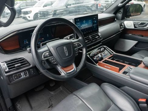 Used 2022 Lincoln Navigator L Reserve RWD image 3