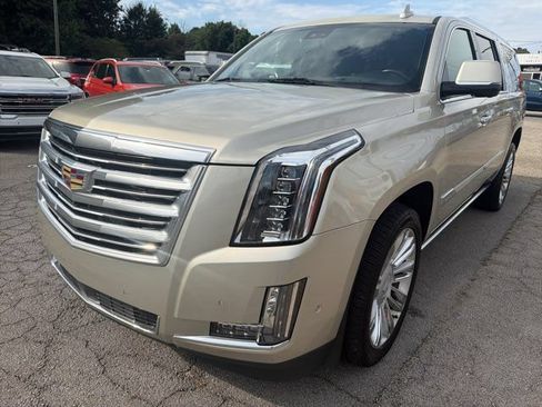 Used 2017 Cadillac Escalade ESV Platinum AWD/4WD image 4