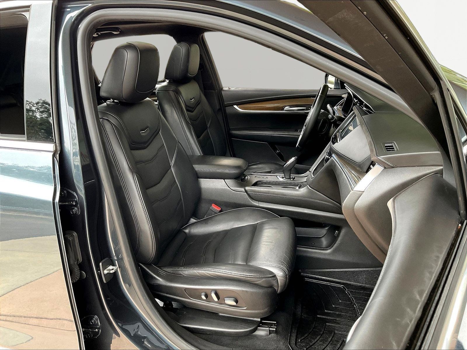 Used 2019 Cadillac XT5 Platinum AWD/4WD image 29