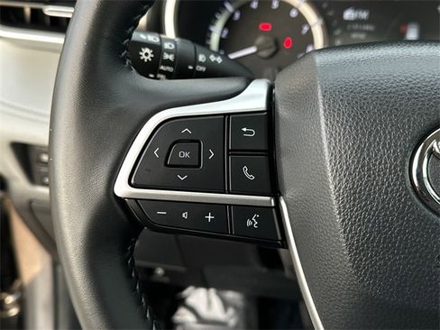 Used 2024 Toyota Highlander XLE image 28