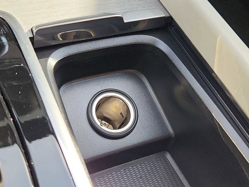 Used 2025 Volvo XC60 T8 Plus w/ Protection Package Premier image 24