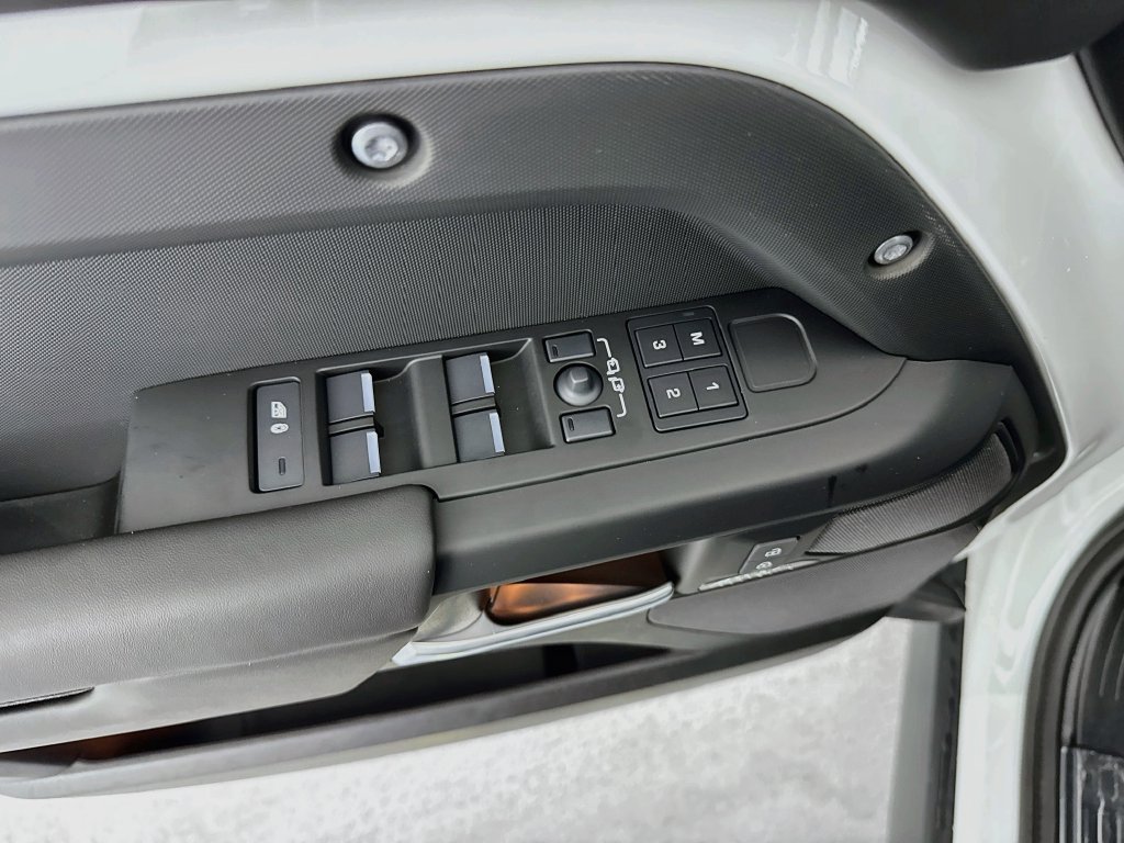 New 2026 Land Rover Defender 110 X-Dynamic SE AWD/4WD image 18