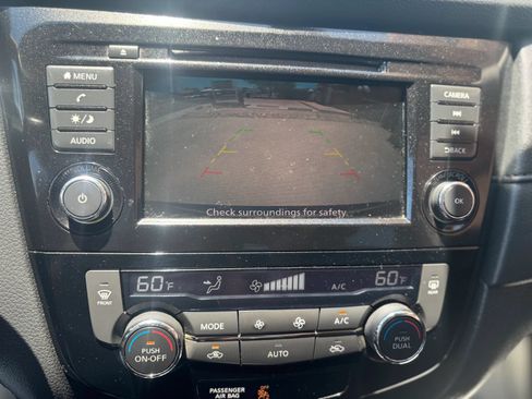 Used 2019 Nissan Rogue SV FWD image 15
