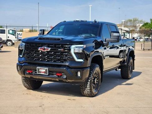 Used 2025 Chevrolet Silverado 2500 ZR2 w/ Technology Package image 13