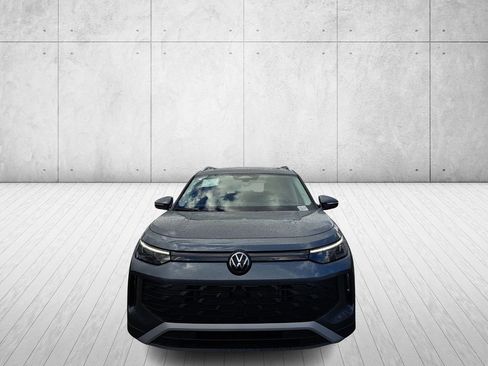 New 2026 Volkswagen Tiguan SE image 2