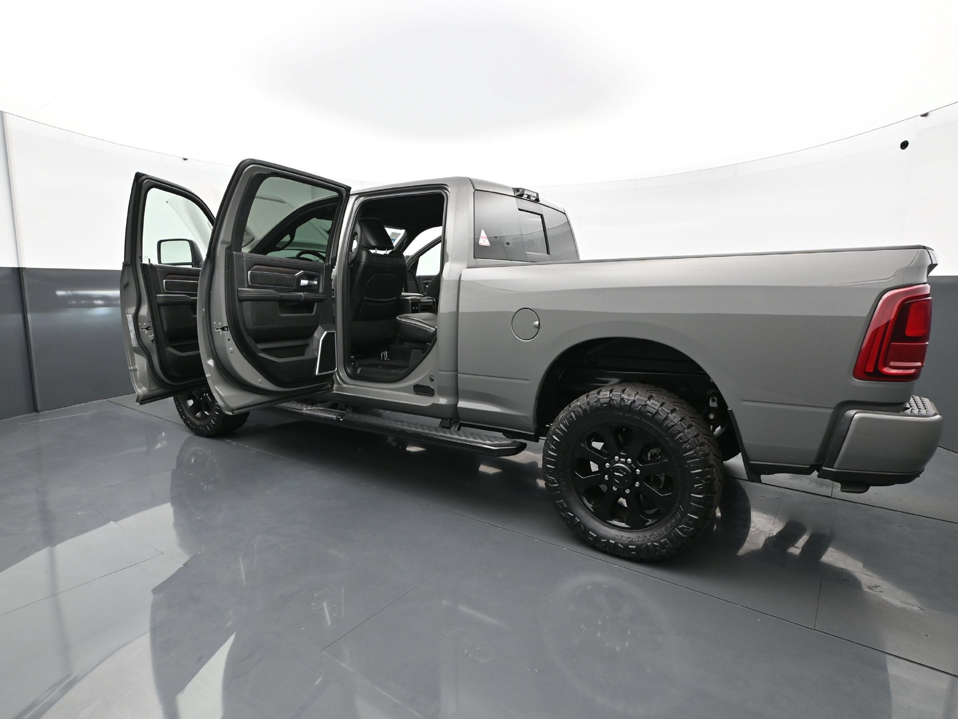 Used 2026 RAM 2500 Laramie w/ Night Edition AWD/4WD image 33