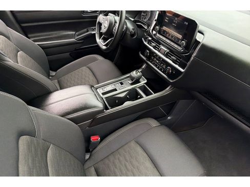 Used 2024 Nissan Pathfinder SV FWD image 19