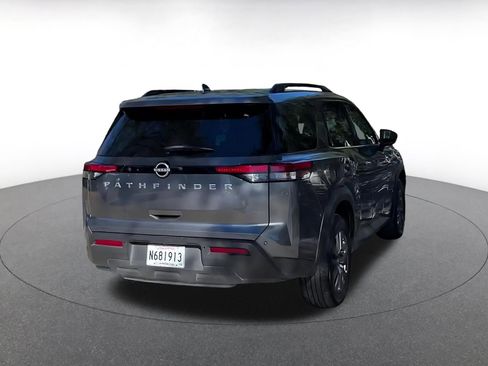 Used 2025 Nissan Pathfinder SV image 12