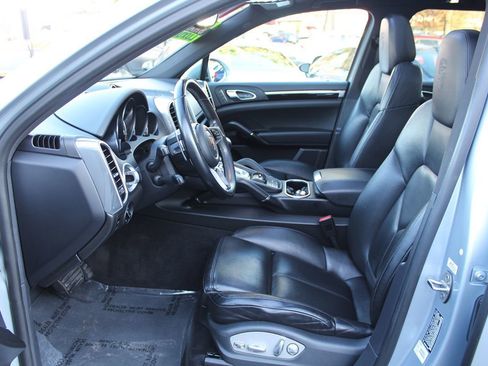 Used 2018 Porsche Cayenne Platinum Edition image 20