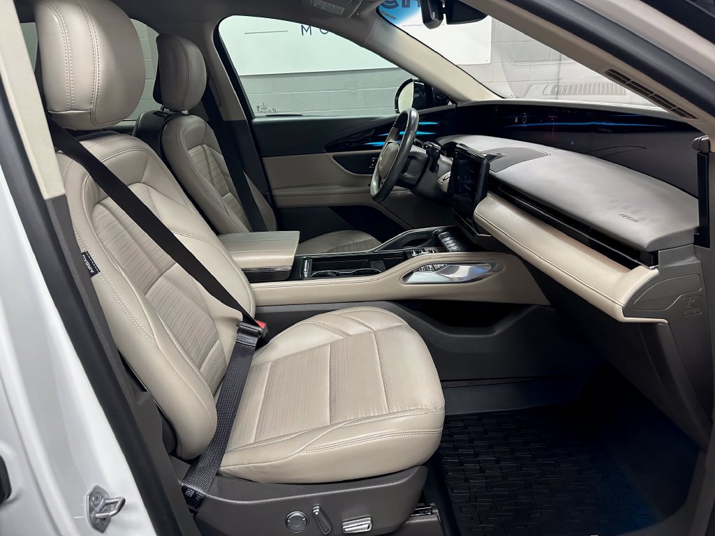 Used 2024 Lincoln Nautilus Reserve AWD/4WD image 19
