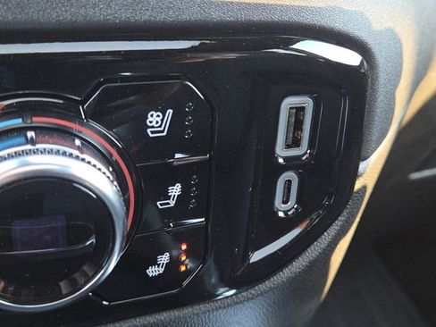 New 2025 GMC Sierra 2500 SLT w/ SLT Premium Package image 9