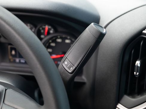 Used 2025 Chevrolet Silverado 1500 Custom image 24