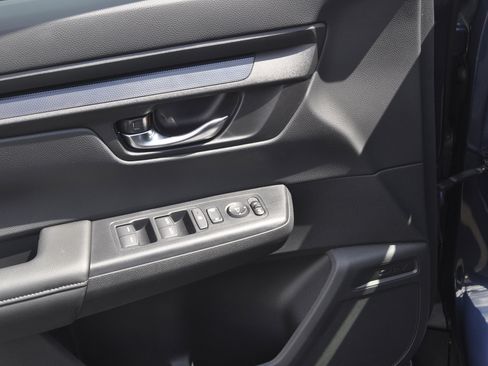 Used 2025 Honda CR-V EX image 16